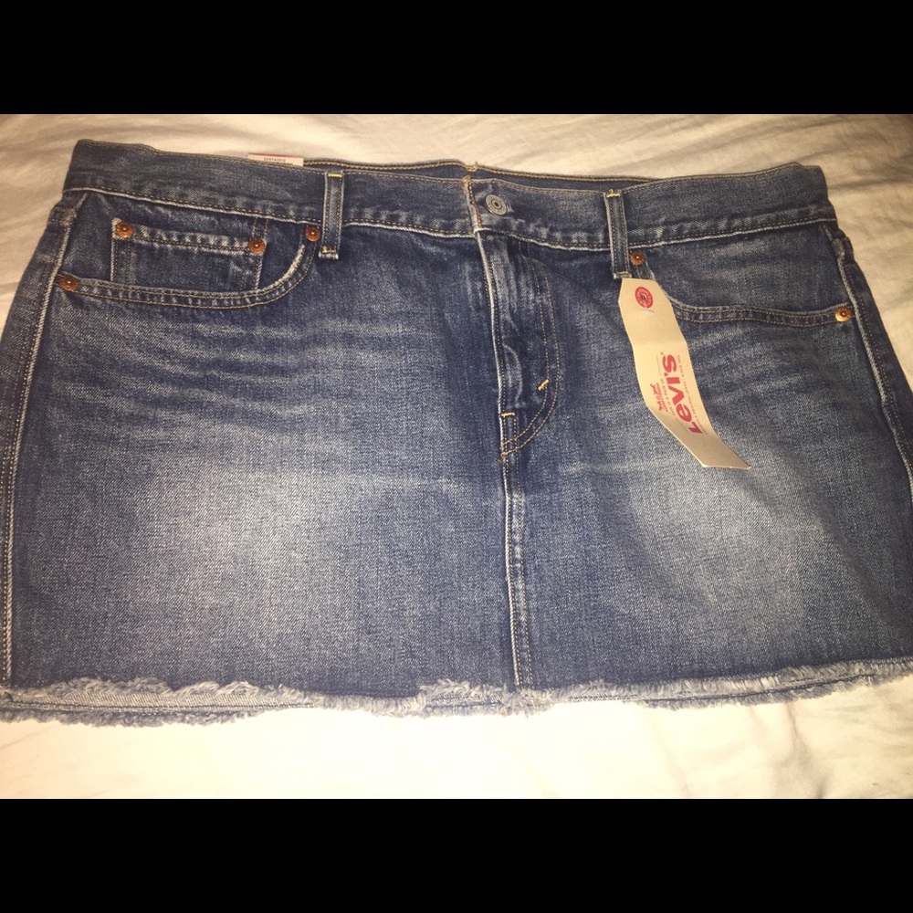Levi’s Denim mini skirt